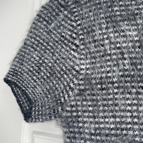 Forever 21 Cropped fuzzy top | Charcoal grey | Size Medium M - Picture 2 of 6